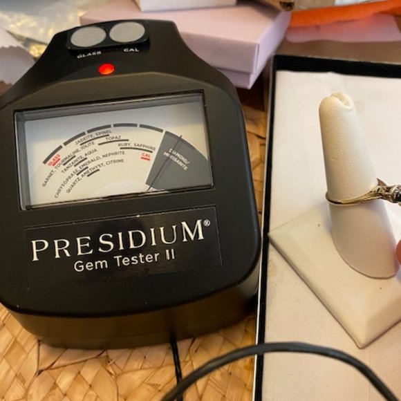 Solid 14K Yellow Gold Diamond Ring Sz 7.5 w/ White Gold Accents - Picture 5 of 8